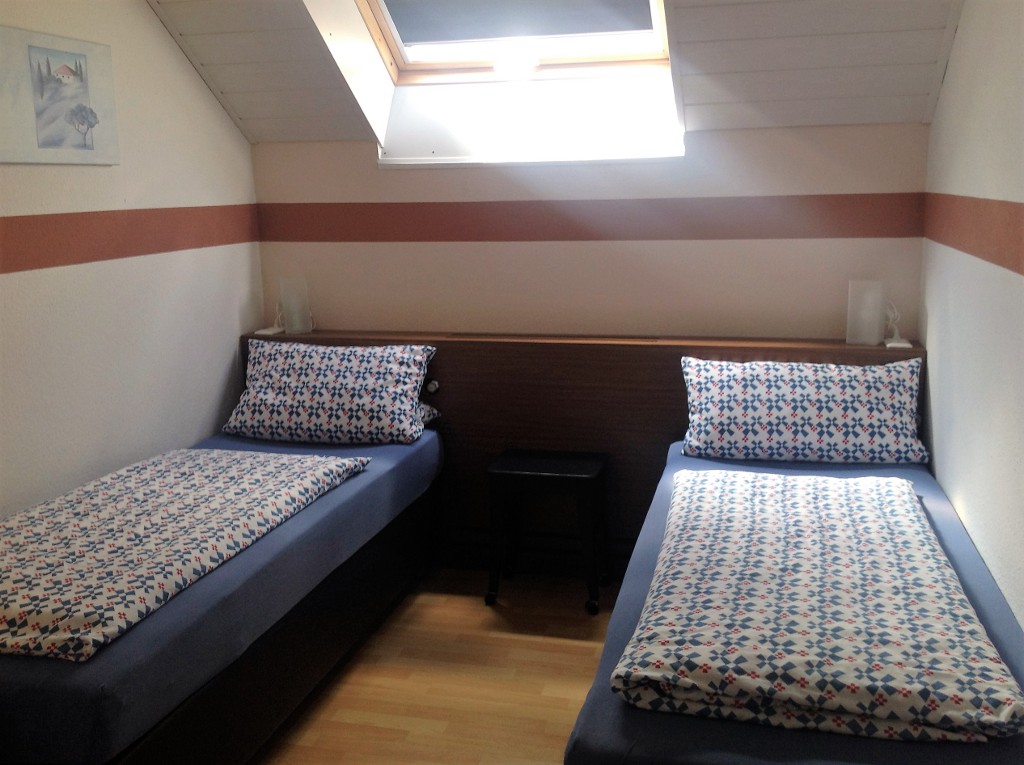 Schlafzimmer 2 mit Einzel Boxspringbetten